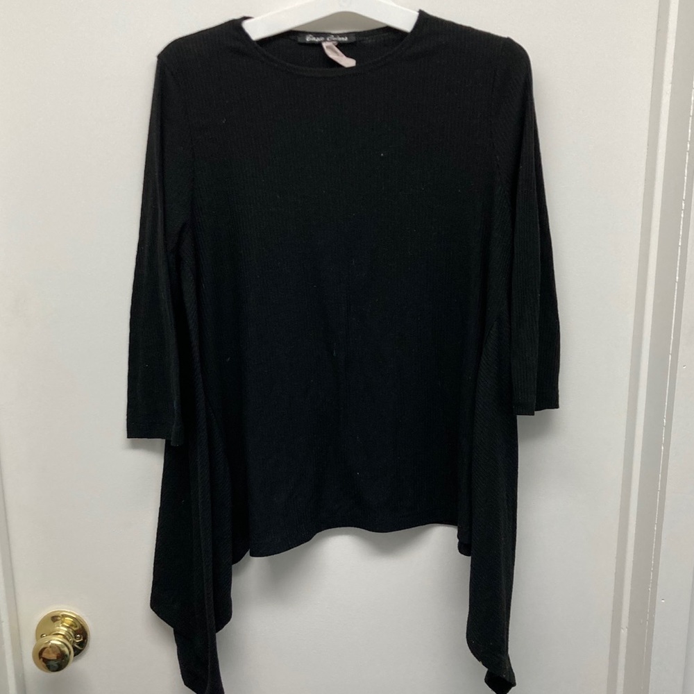 Basic colors Women’s Simple black Flowy Top